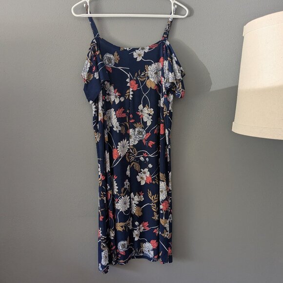 Cold shoulder dress - Picture 4 of 4